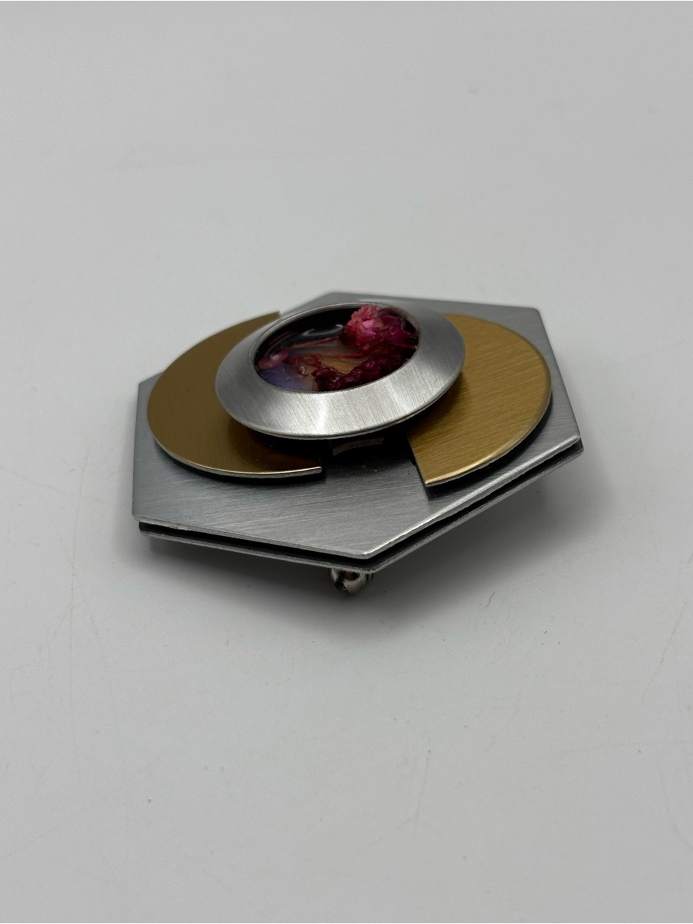 intage Brutalist Geometric Hexagon Brooch • Real Dried Floral Resin Cabochon - Picture 9 of 13